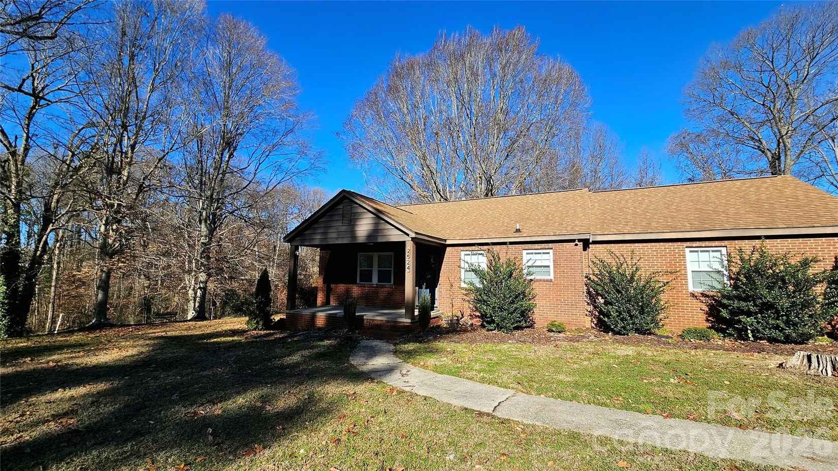 2524 Pickway Dr  