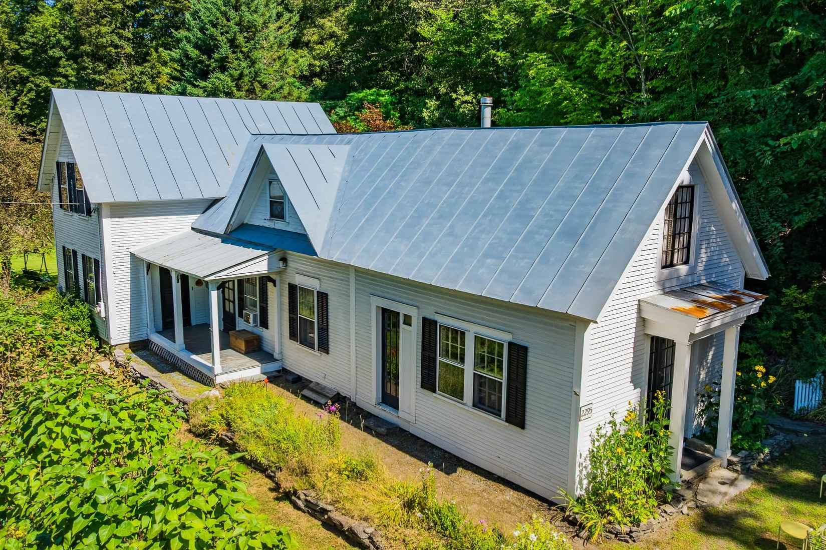2295 Quechee Main St  