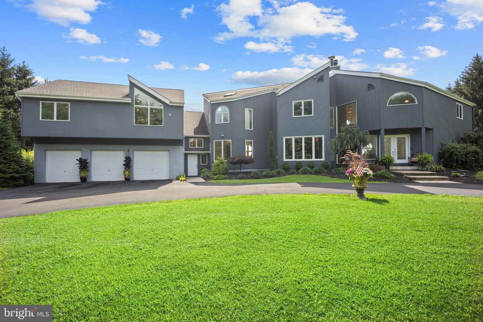 215 E Dark Holw Rd  