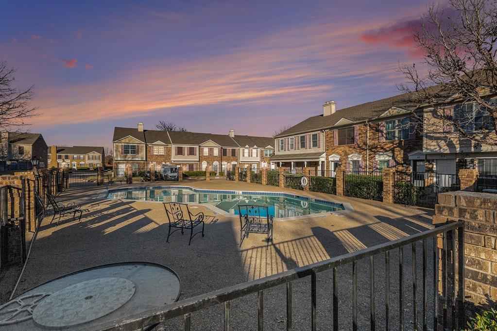 617 Carriagehouse Ln 3E  