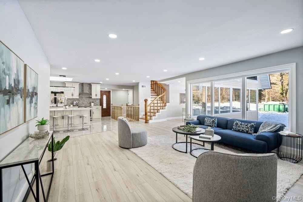497 Woodbury Rd  