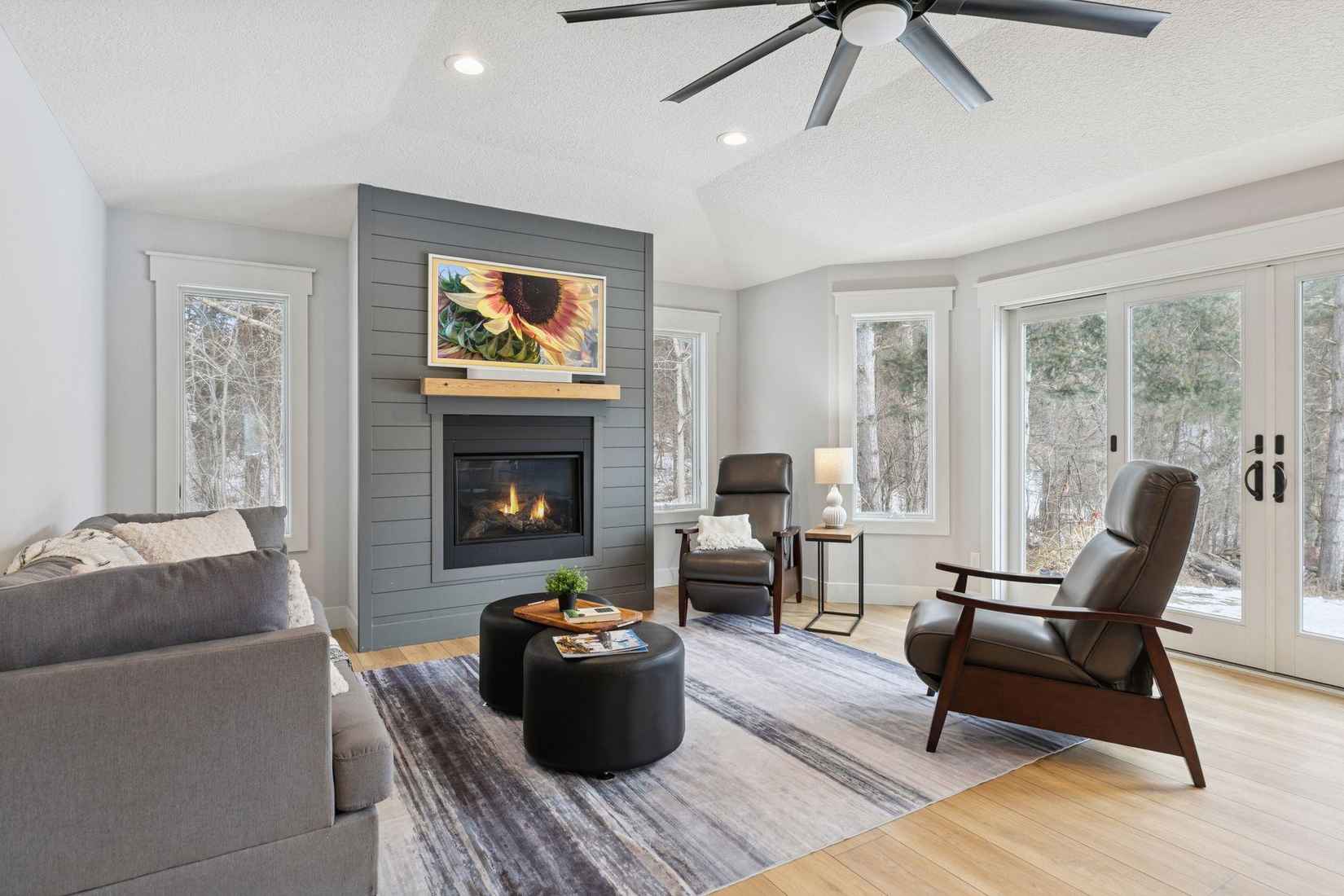 9353 Stonebridge Trl N  