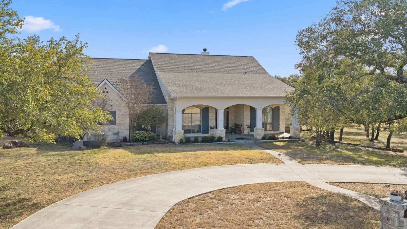 203 Circle Oaks Dr  