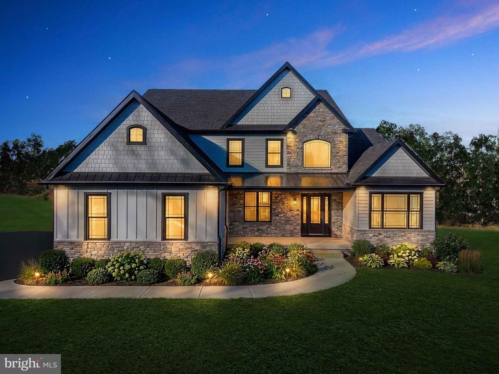 102 RAILROAD Ave  