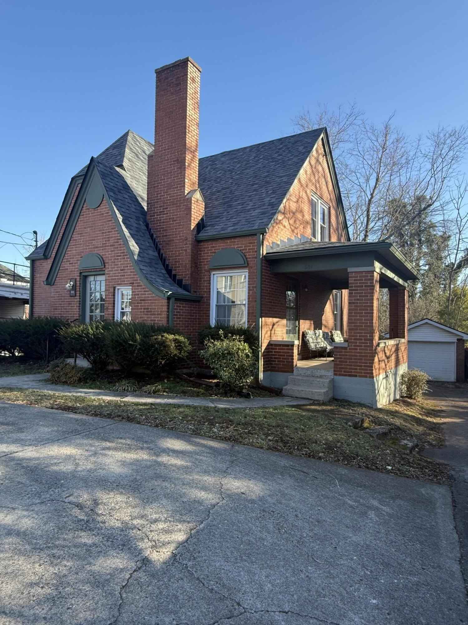 301 W Mt Vernon St  