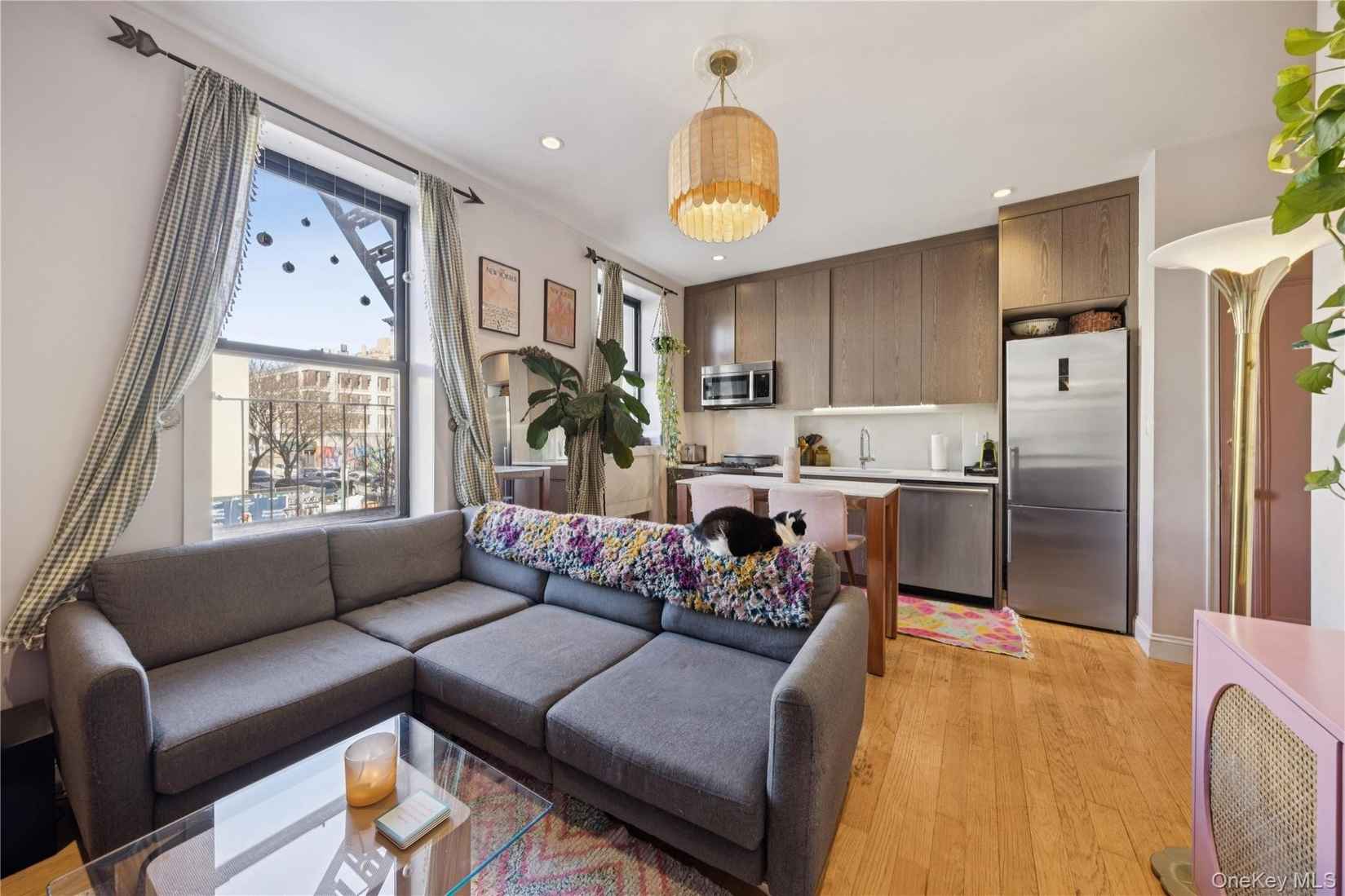 66 W 84th St  