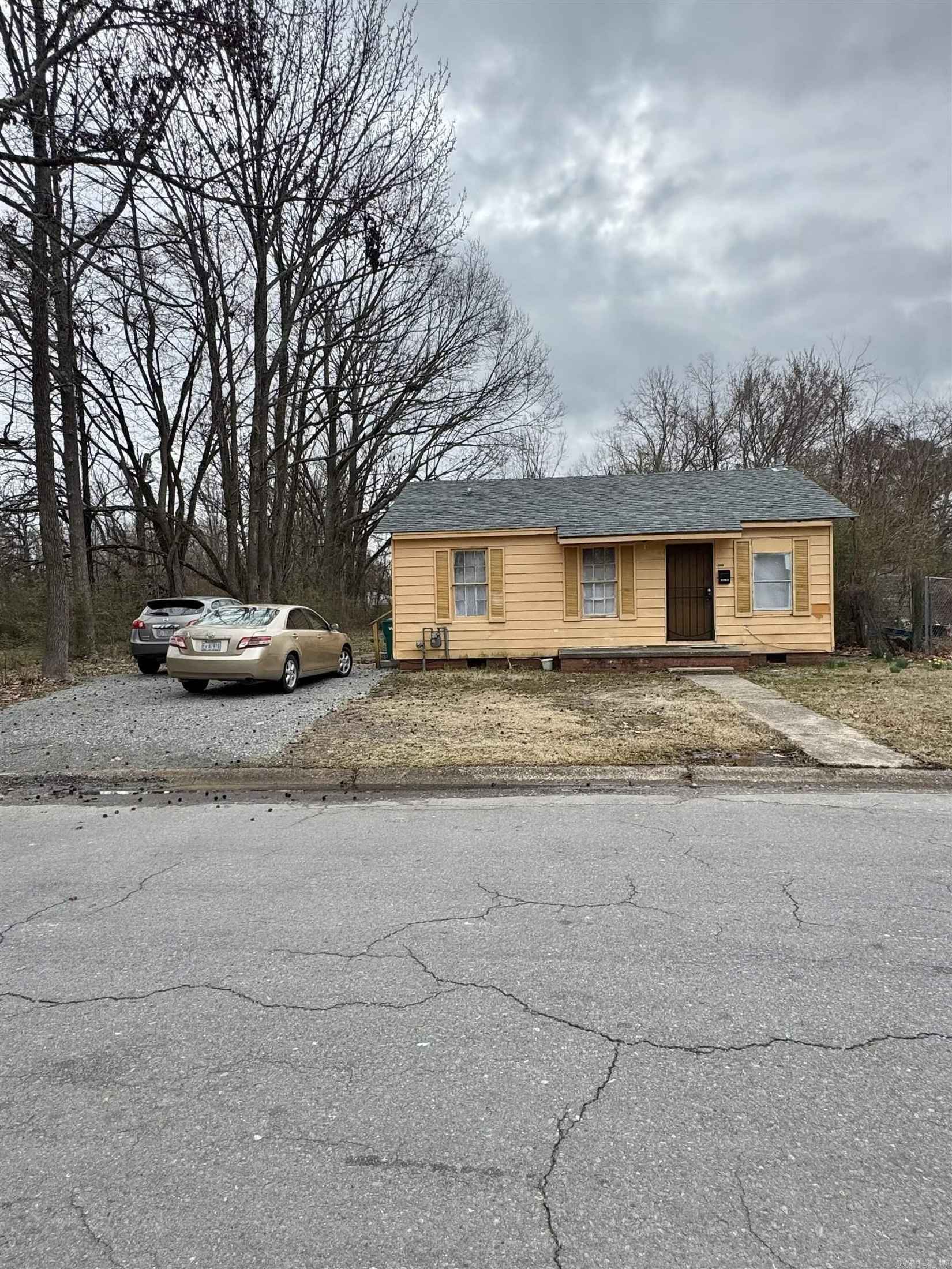 1815 E Cir Dr  