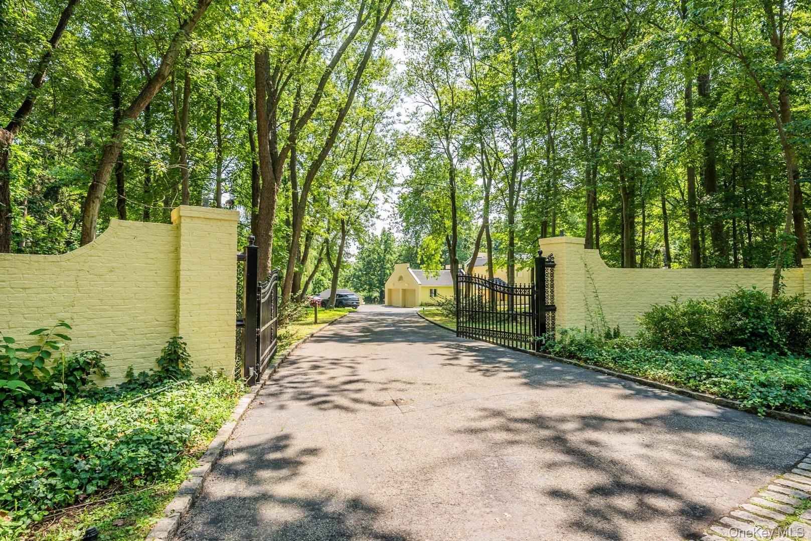 530 S Centre Island Rd  