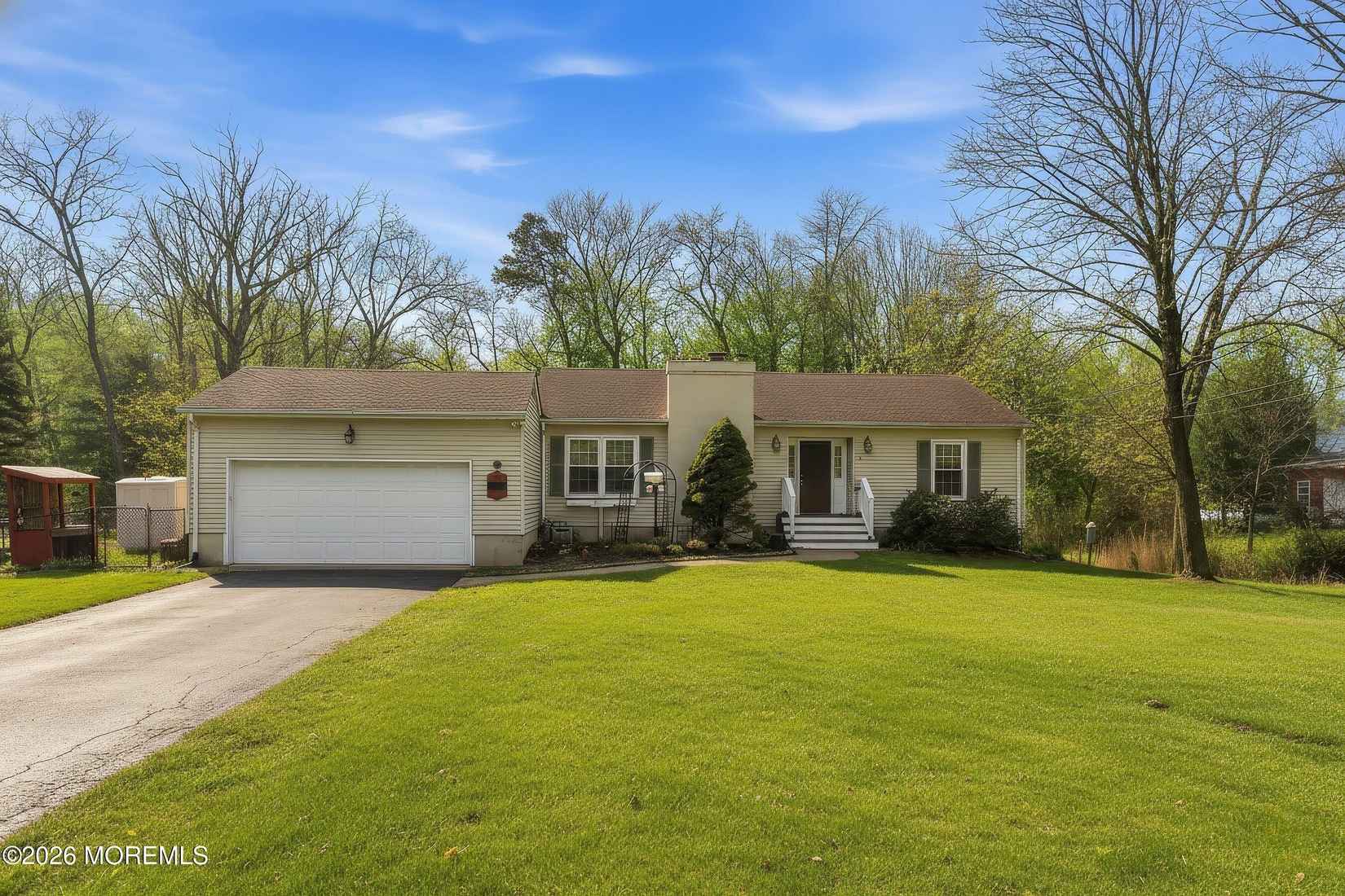 638 Freehold Rd  