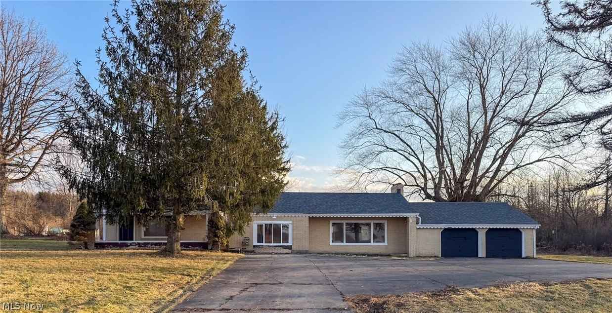 4055 Center Rd  