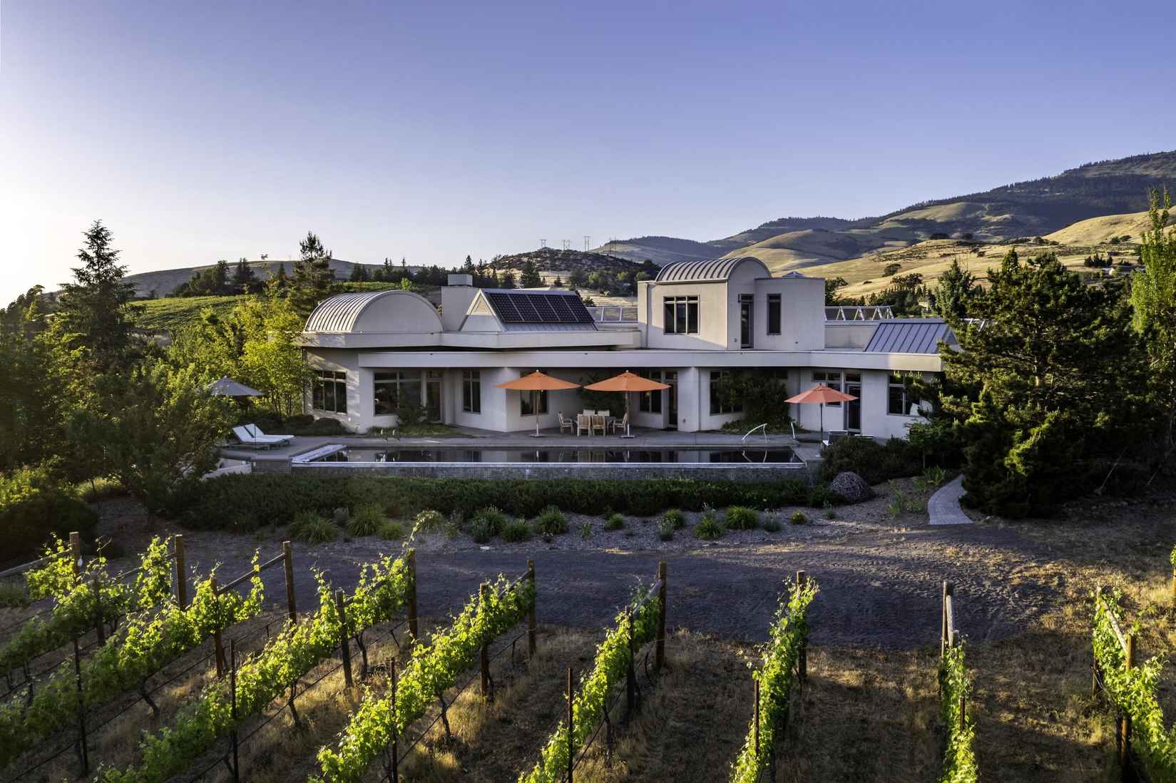 786 Pompadour Dr  