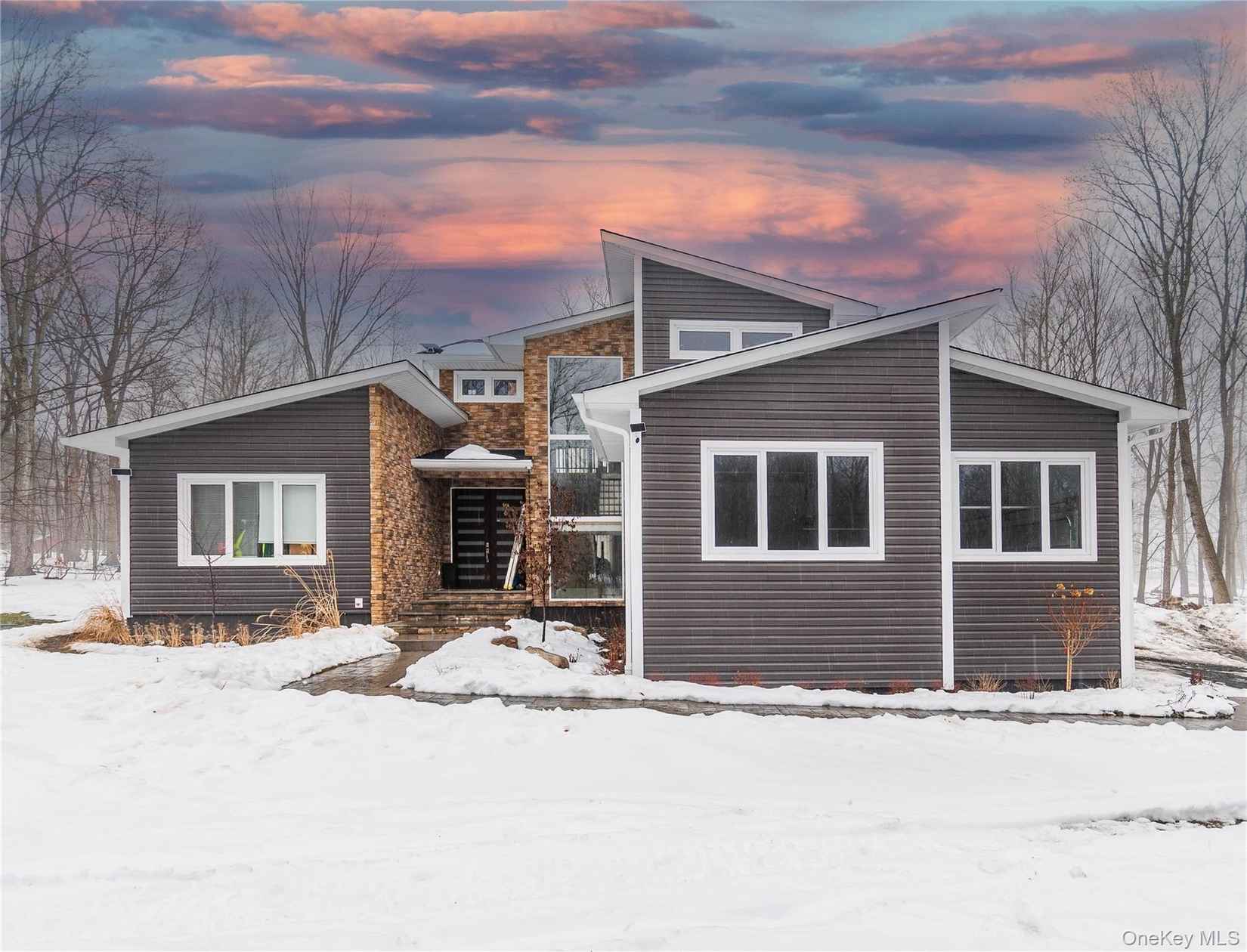 4 Lewis Ln  