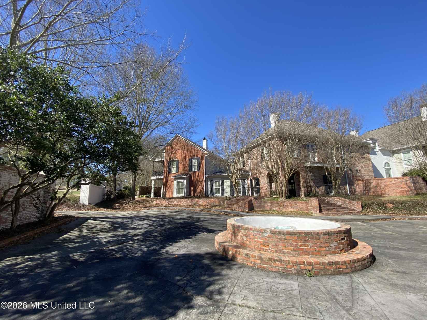 779 N Avery Blvd  