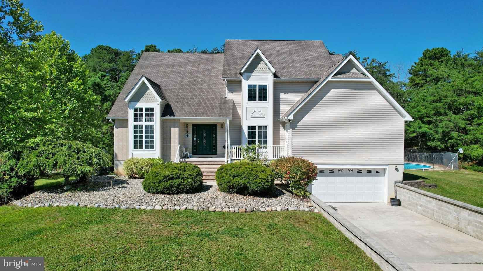 892 Hogbin Rd  