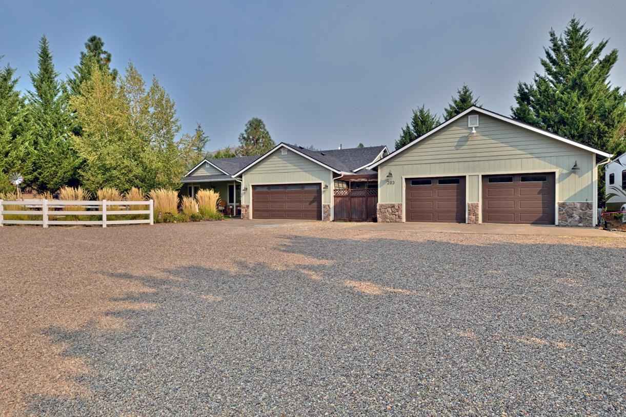 203 Edgerton Ln  