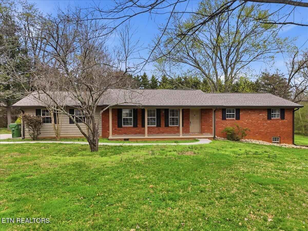821 Old Blue Ln  