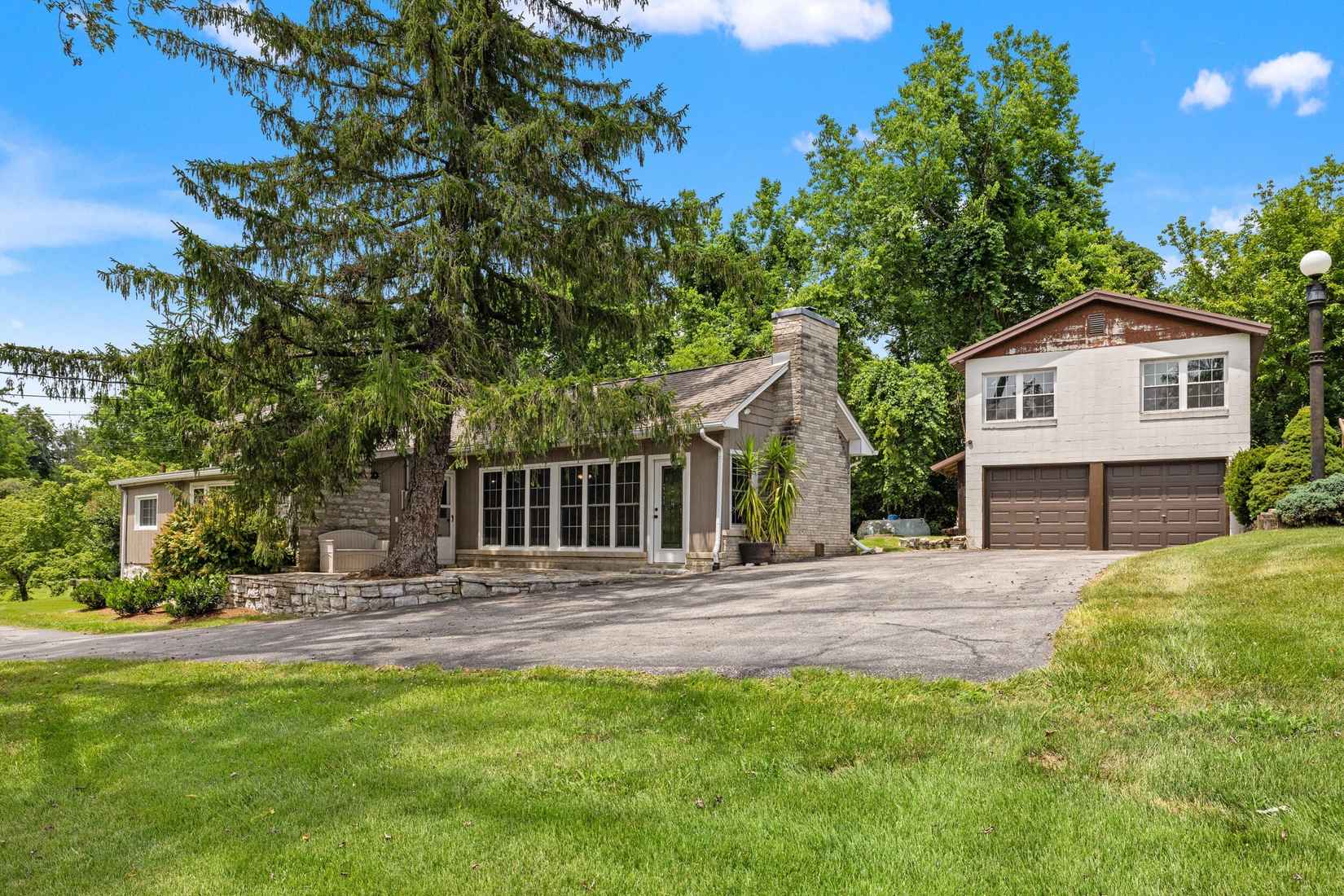 8710 Adams Ln  
