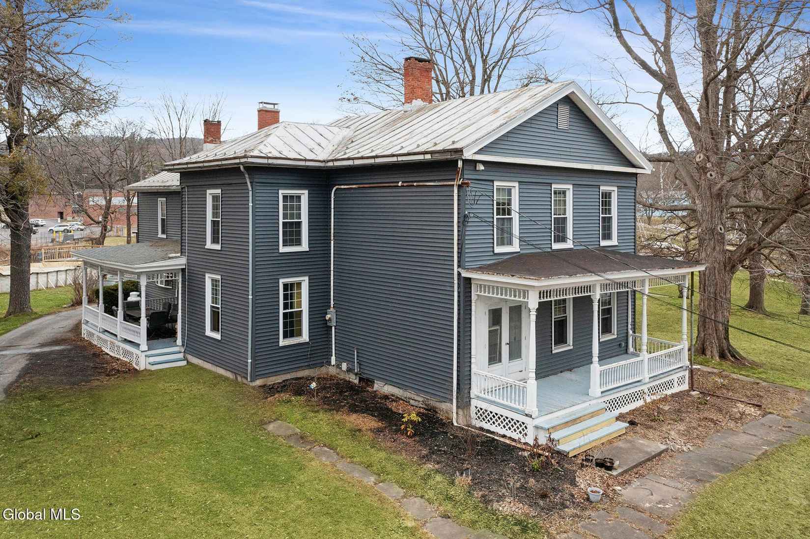 352 Main St  