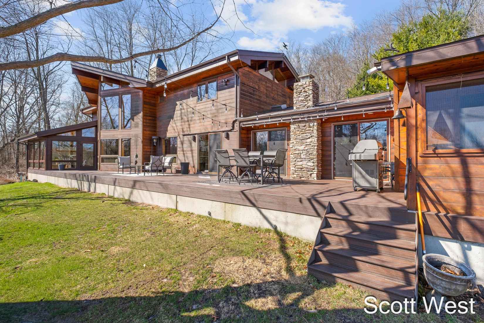 2870 Grand River Dr NE  