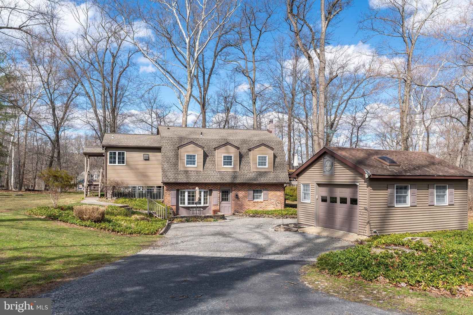 1596 RIVER Rd  