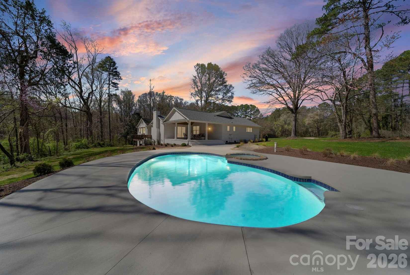 913 Kelly Rd  