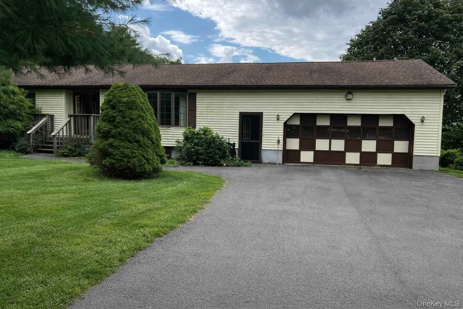 14 Meadowmere Ln  