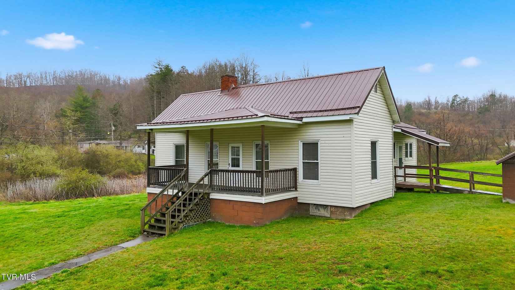 1053 The Lk Rd  