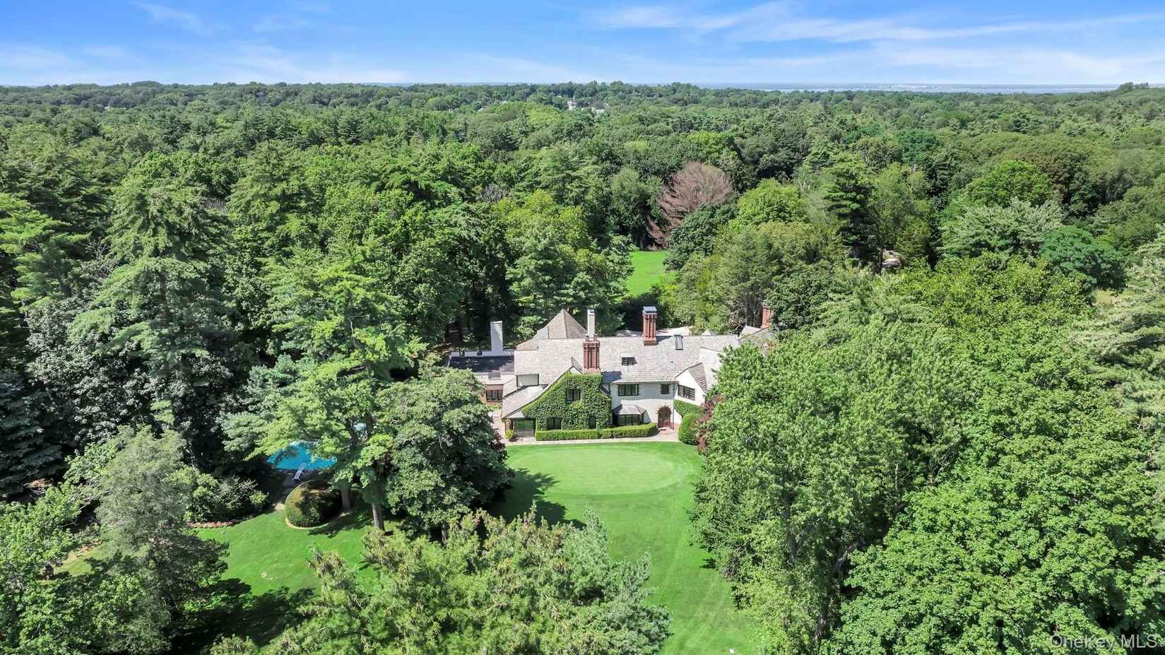 95 Piping Rock Rd  