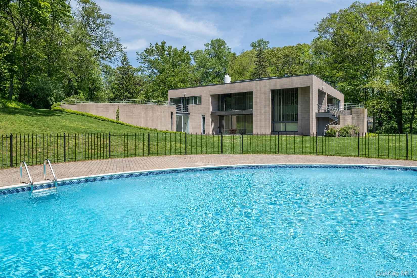3 Paddock Ct  