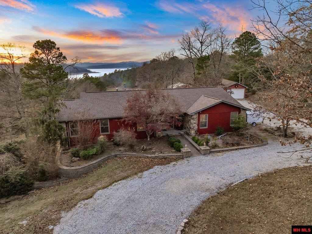 1570 LAKE Pt Dr  