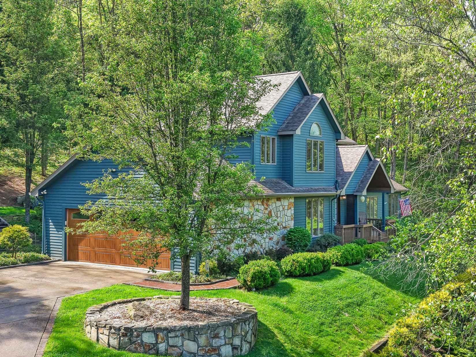 3932 Laurel Oak Cir  