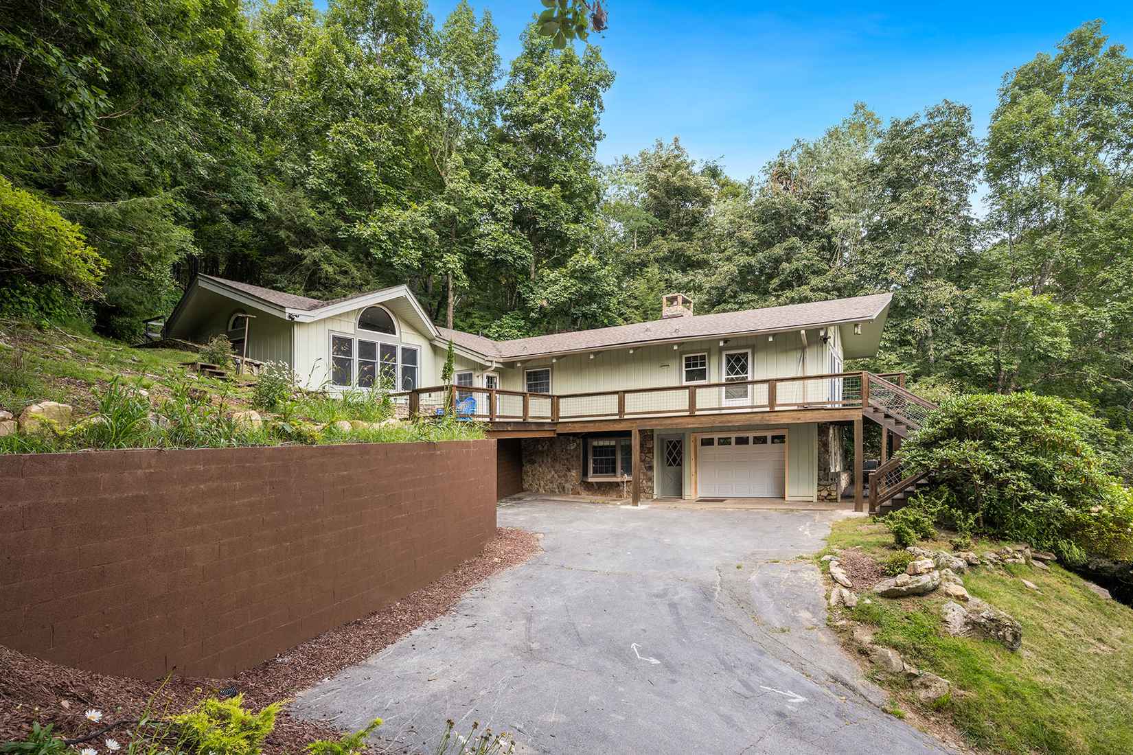 281 Cliffside Ln  