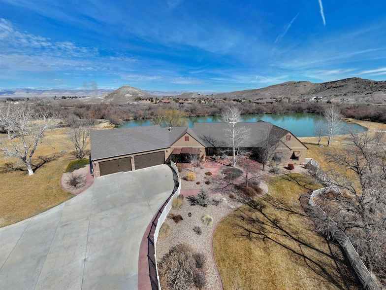 2111 Desert Hl Rd  