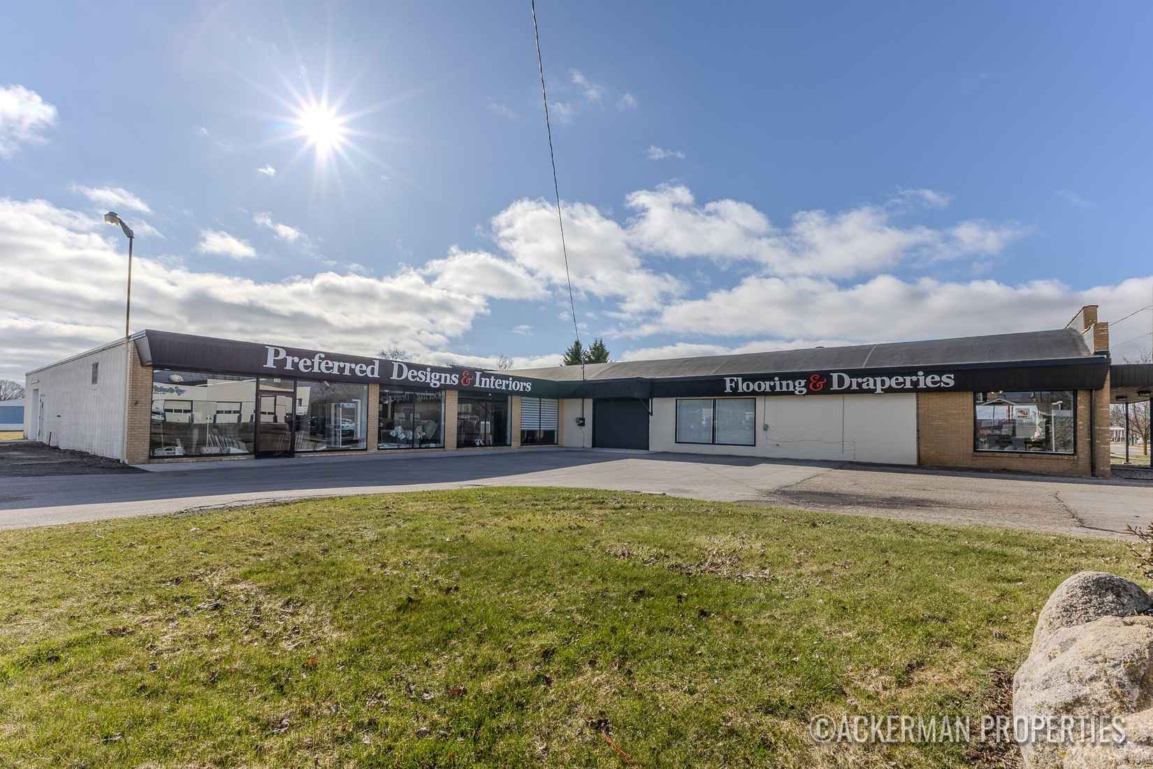 326 N Main St NE  