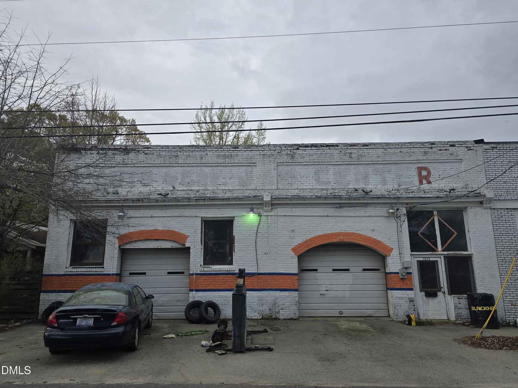 6121 Main St  