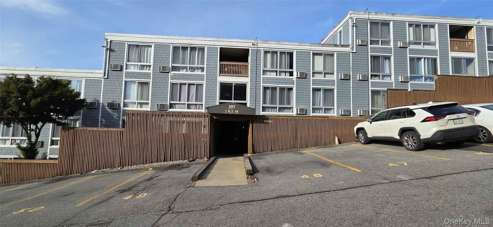 397 N Broadway  