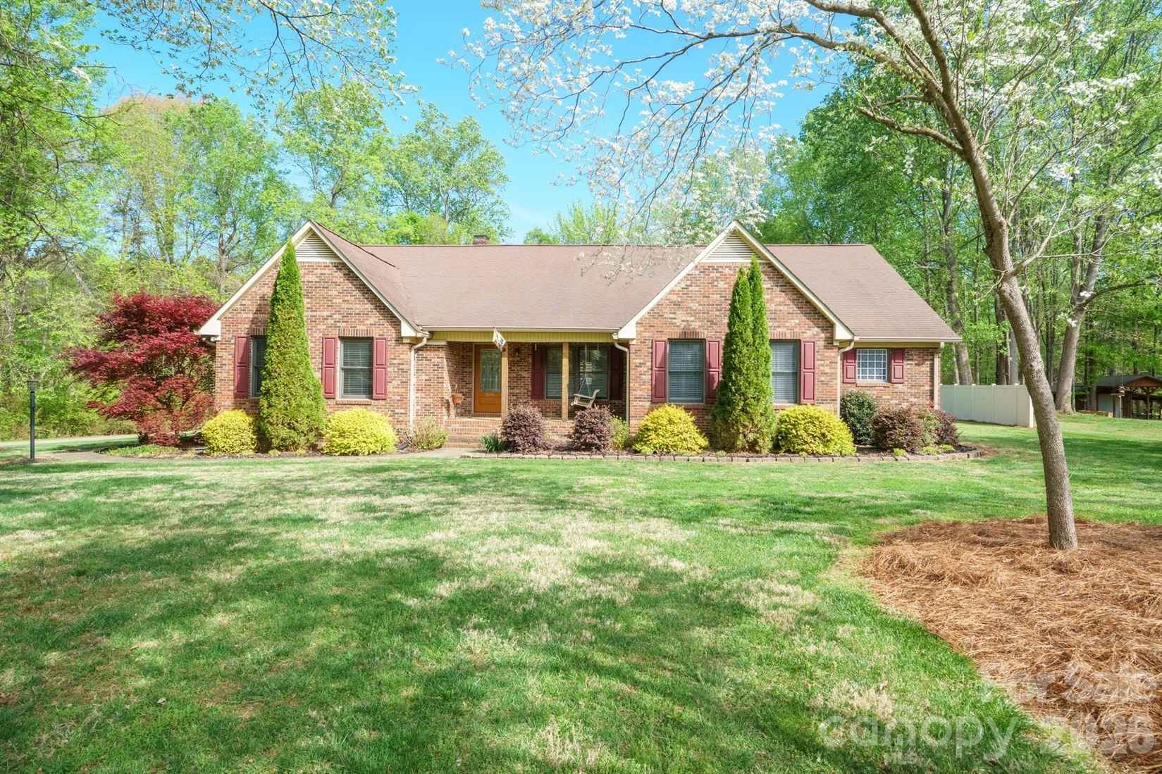 209 Frontier Cir  