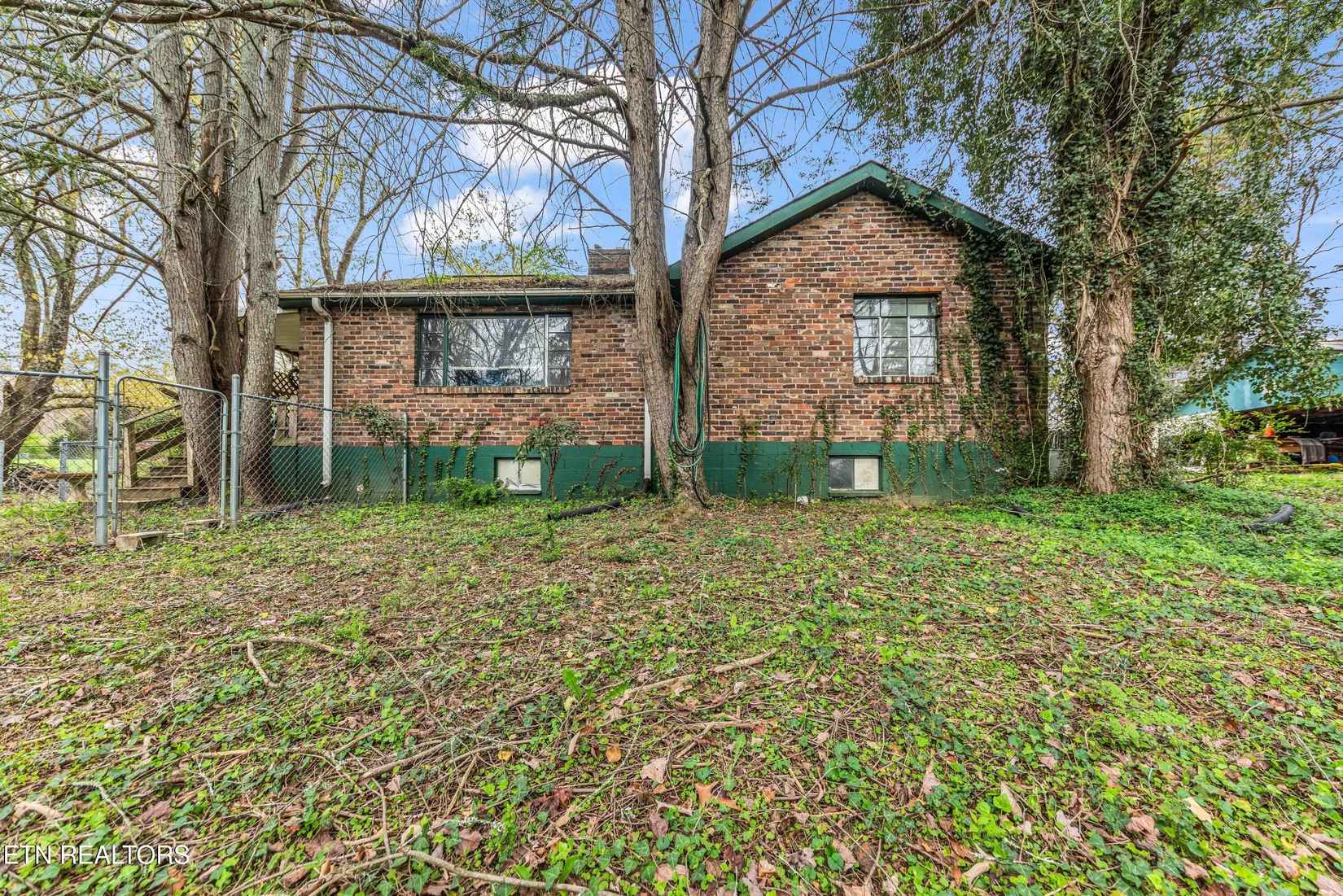 6155 Lacy Rd  