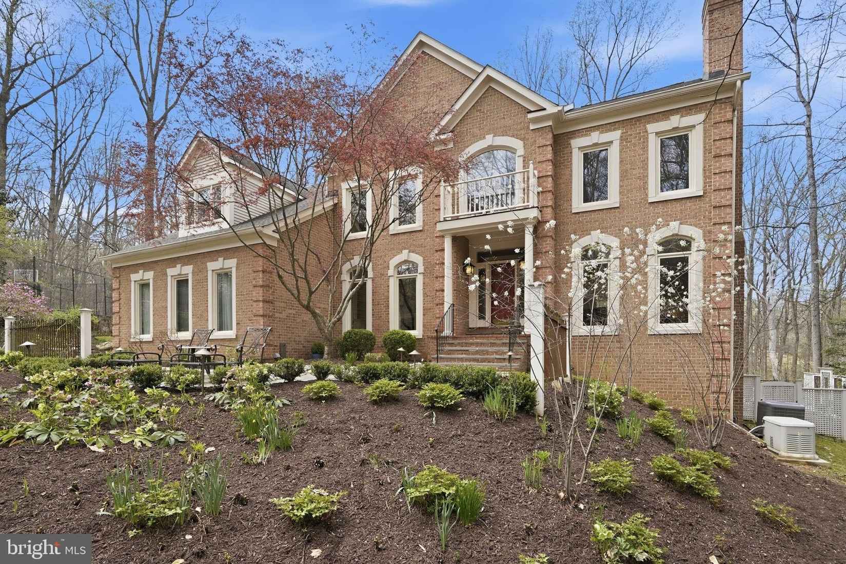 182 River Park Dr  