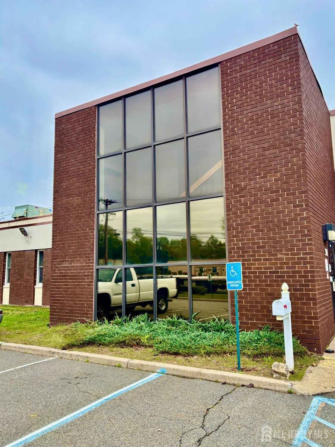 54 Kellogg Ct  