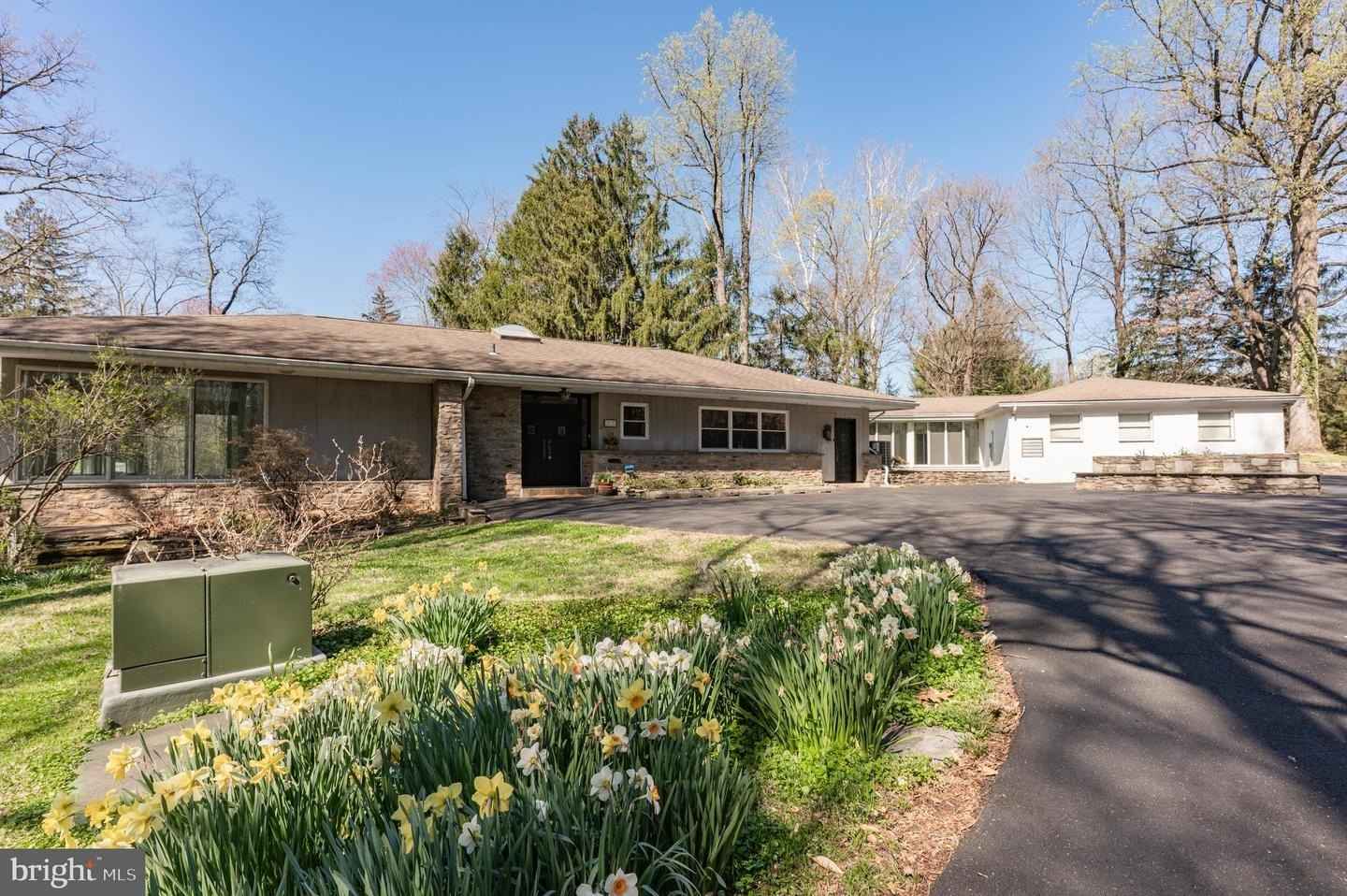 1211 E BUTLER Pike  