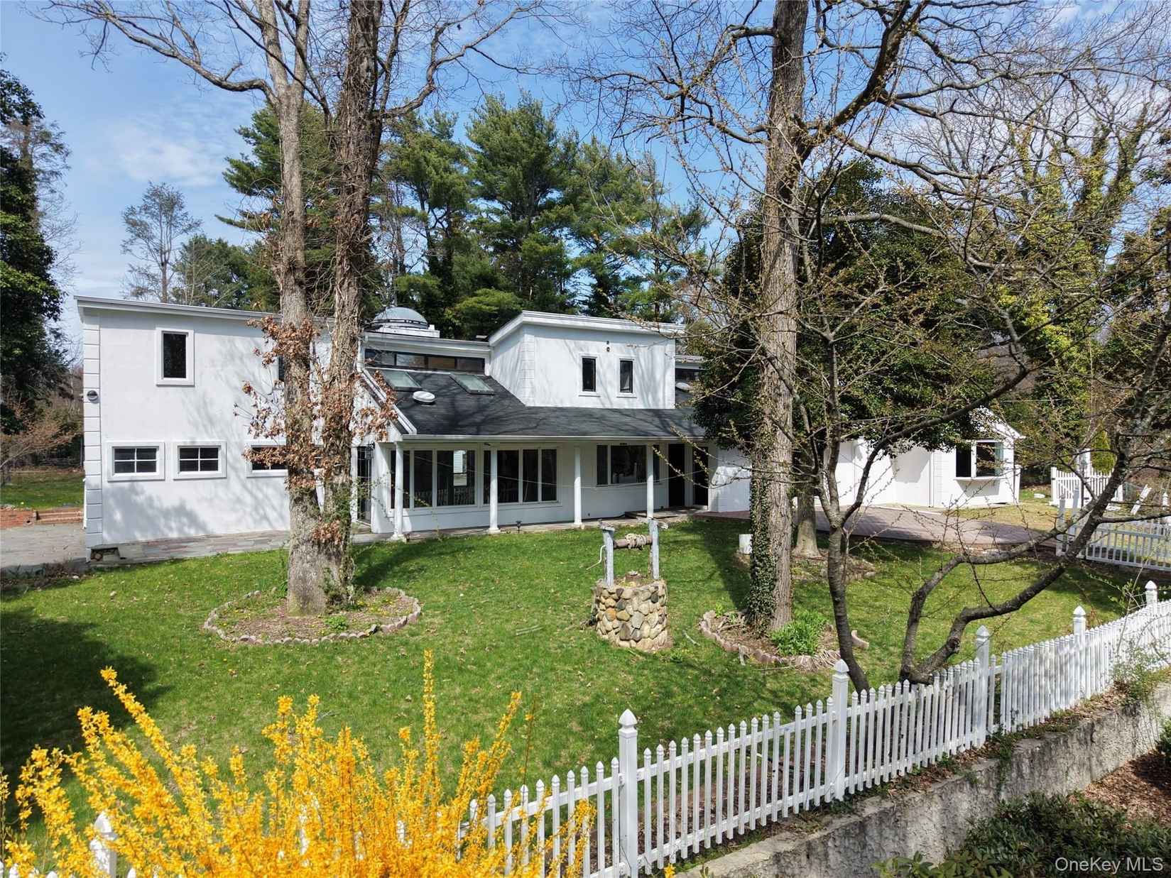 549 Woodbury Rd  