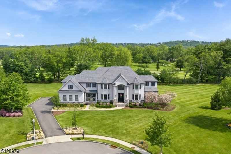 8 PHILHOWER Ct  