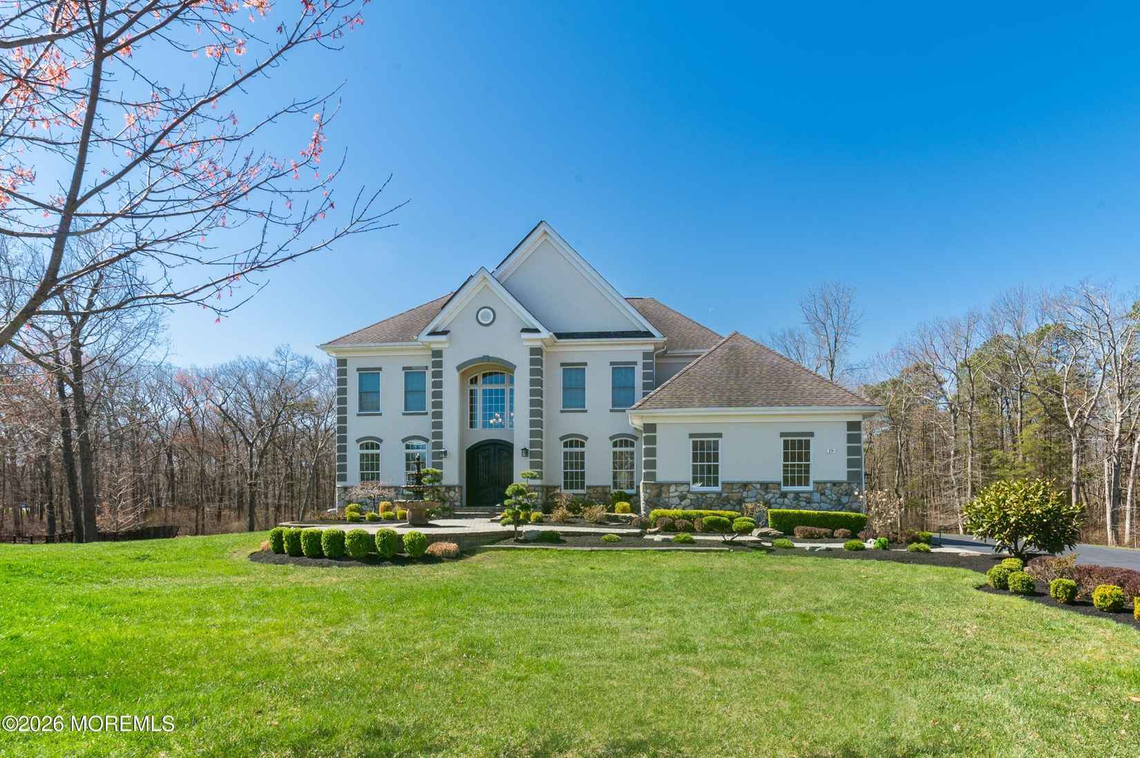 19 Lakeside Dr  