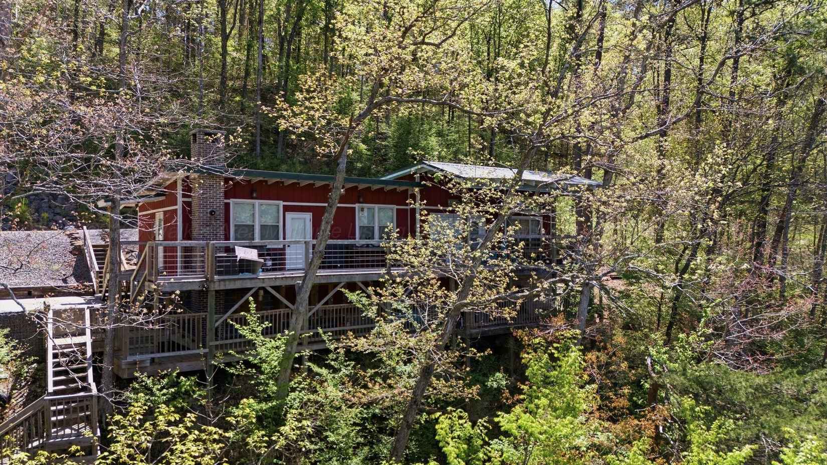 1135 LAKE Dr  