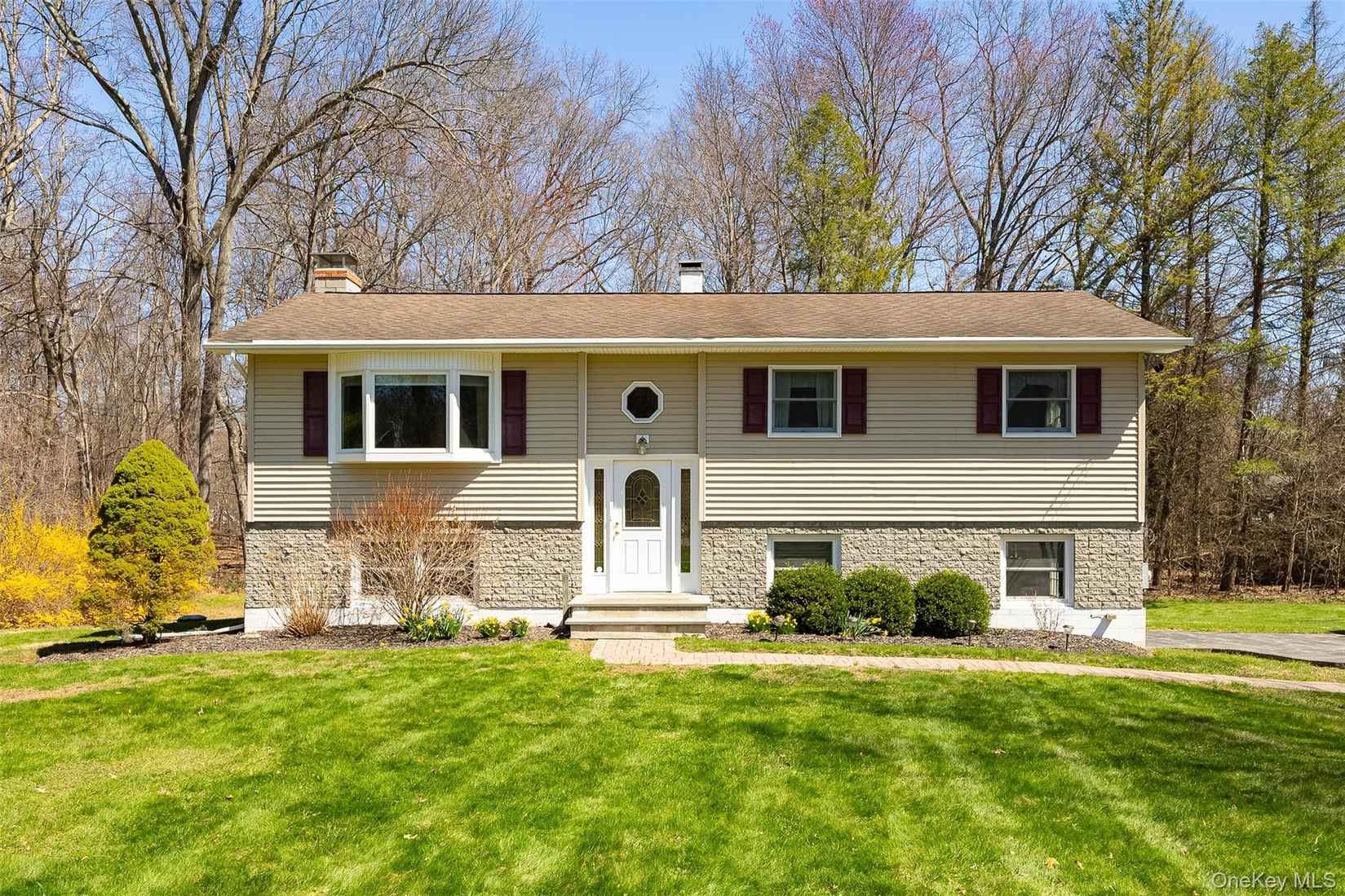 41 Julie Dr  