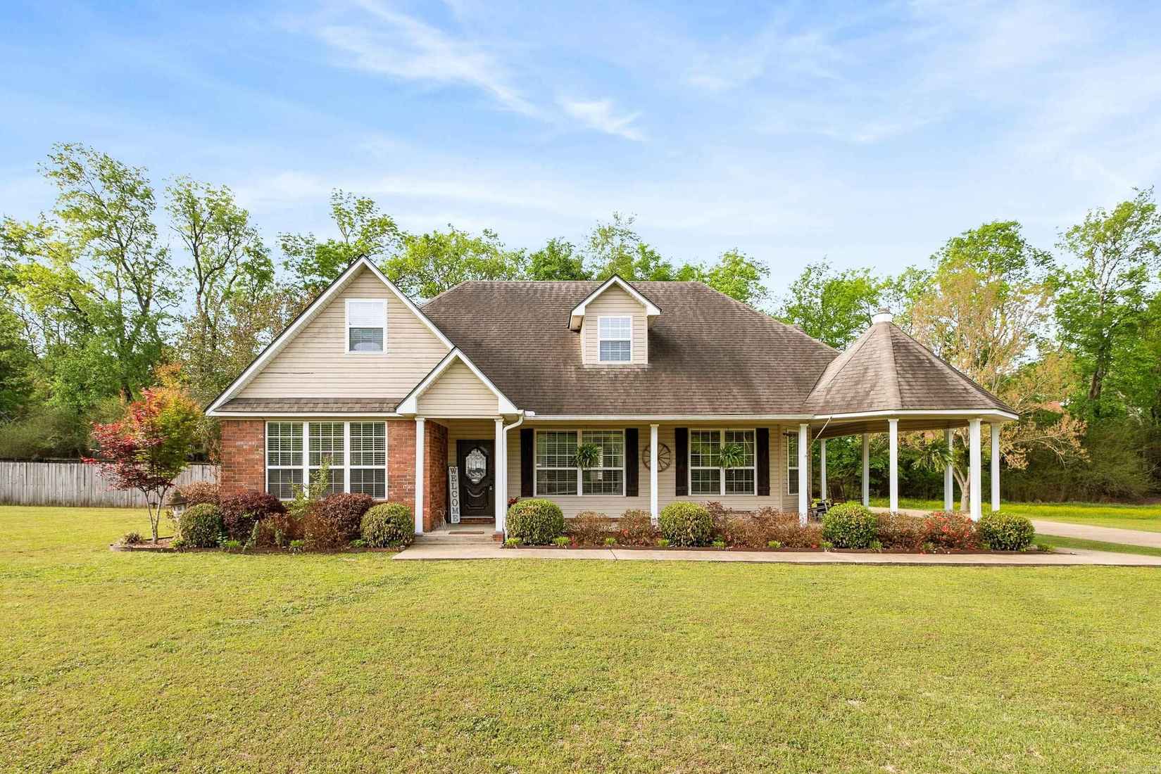 292 Woodland Cv  