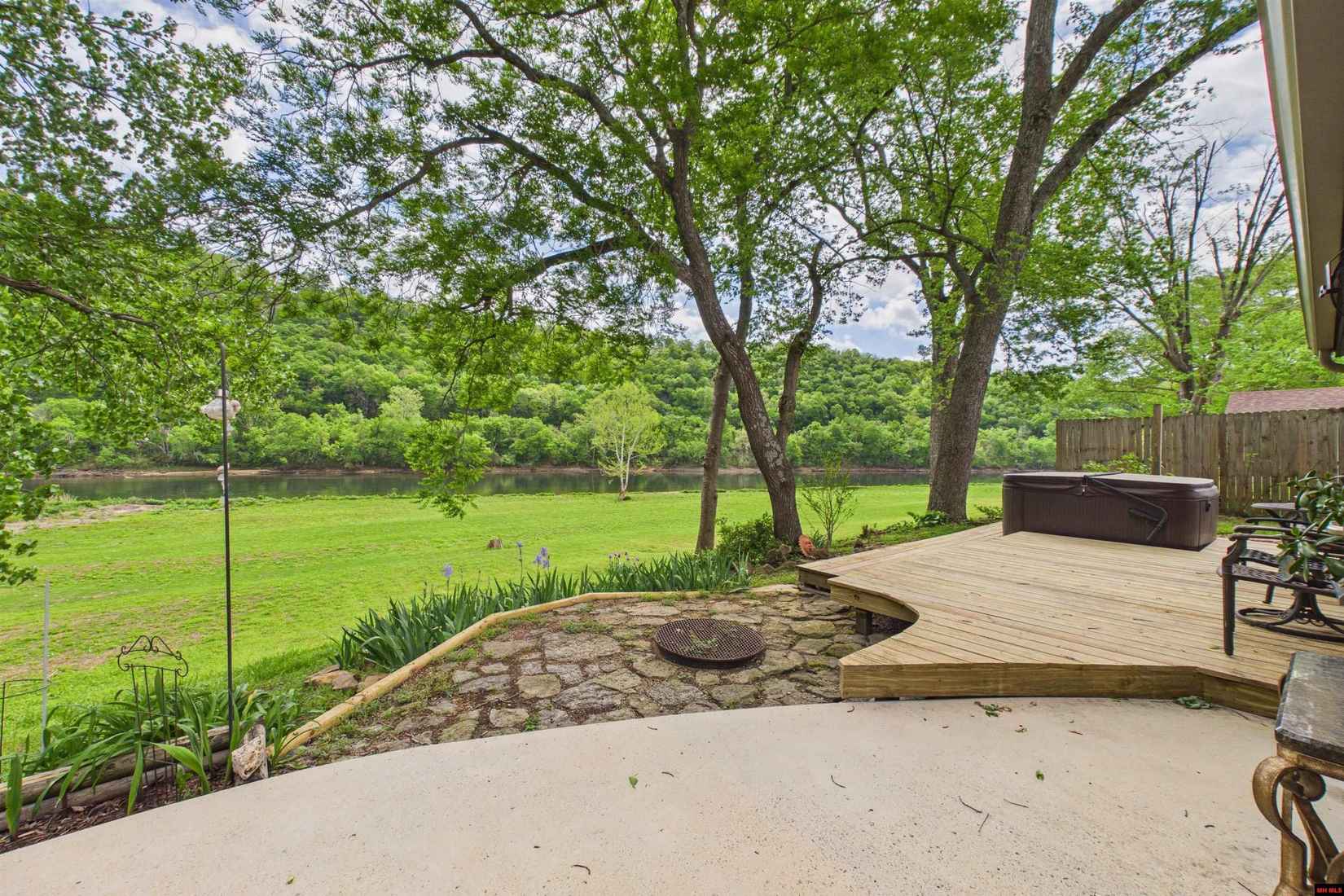 2752 RIVERVIEW Dr  