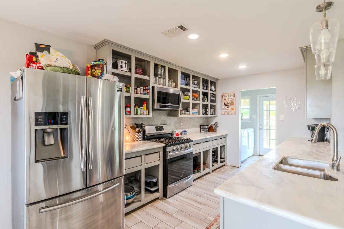 8283 Ashwood Rd  