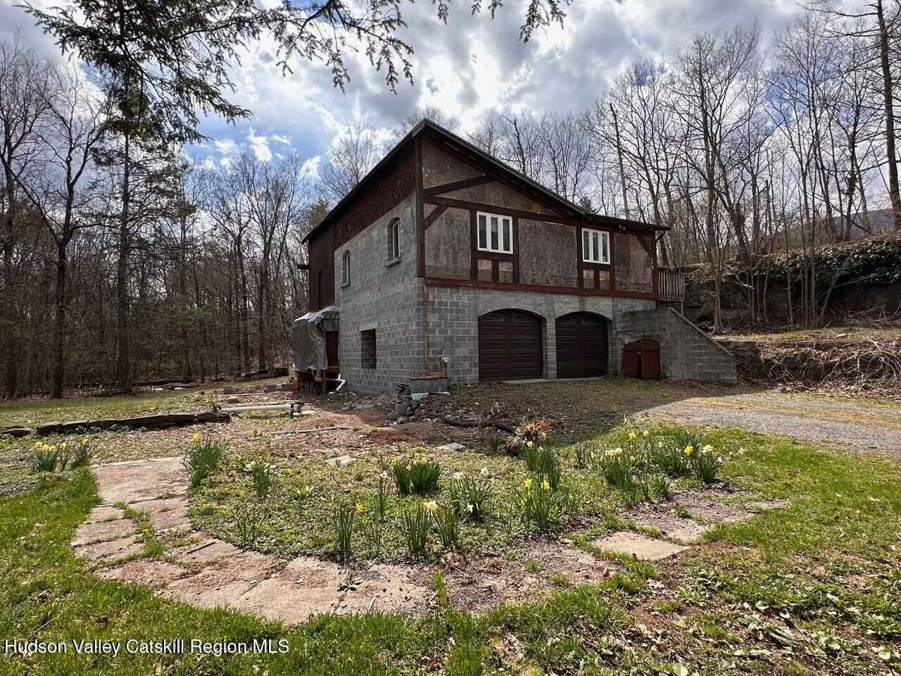 6 Riverbend Rd  